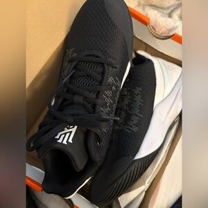 Nike Men's Black and White Knit Athletic Sneakers